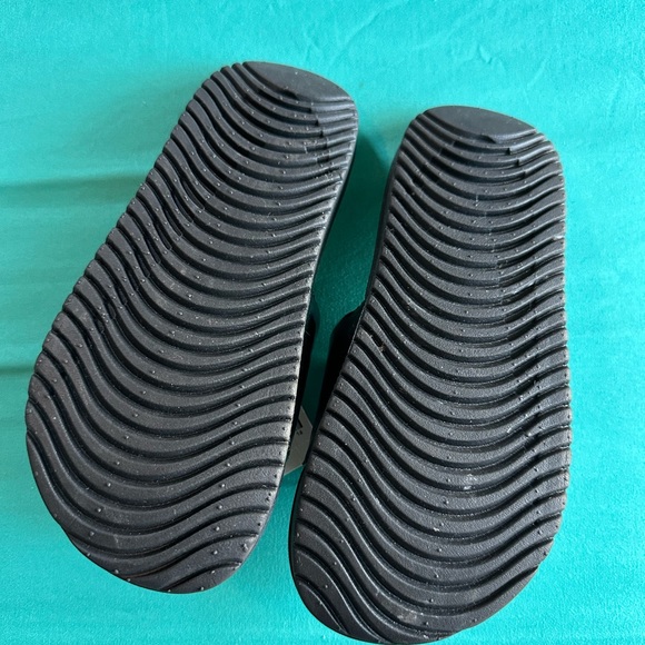 Nike slides. - Picture 4 of 4